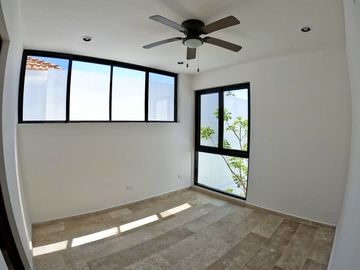 CASA EN VENTA MÉRIDA,  4 RECÁMARAS, PRIVADA PARQUE CENTRAL, CHOLUL