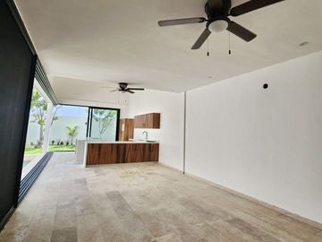 CASA EN VENTA MÉRIDA,  4 RECÁMARAS, PRIVADA PARQUE CENTRAL, CHOLUL