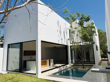 CASA EN VENTA MÉRIDA,  4 RECÁMARAS, PRIVADA PARQUE CENTRAL, CHOLUL