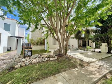 CASA EN VENTA MÉRIDA,  4 RECÁMARAS, PRIVADA PARQUE CENTRAL, CHOLUL