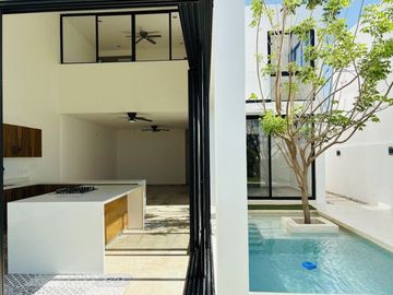 CASA EN VENTA MÉRIDA,  4 RECÁMARAS, PRIVADA PARQUE CENTRAL, CHOLUL