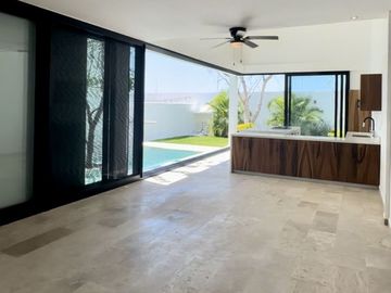 CASA EN VENTA MÉRIDA,  4 RECÁMARAS, PRIVADA PARQUE CENTRAL, CHOLUL