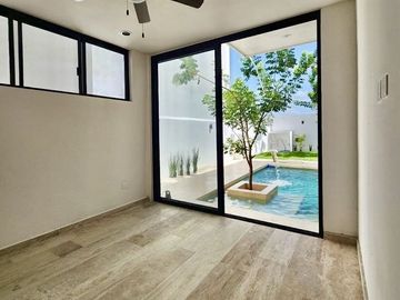 CASA EN VENTA MÉRIDA,  4 RECÁMARAS, PRIVADA PARQUE CENTRAL, CHOLUL