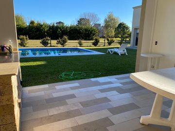 Casa en venta en Barrio Cerrado Santa Ana Moreno