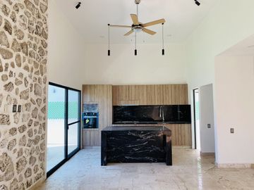 Casa en Fraccionamiento en Lomas de Cocoyoc, Atlatlahucan, Morelos CAEN-1140-Fr