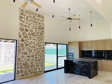 Casa en Fraccionamiento en Lomas de Cocoyoc, Atlatlahucan, Morelos CAEN-1140-Fr