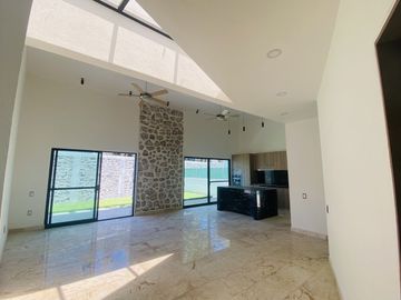 Casa en Fraccionamiento en Lomas de Cocoyoc, Atlatlahucan, Morelos CAEN-1140-Fr