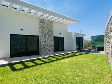 Casa en Fraccionamiento en Lomas de Cocoyoc, Atlatlahucan, Morelos CAEN-1140-Fr