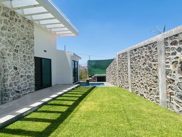 Casa en Fraccionamiento en Lomas de Cocoyoc, Atlatlahucan, Morelos CAEN-1140-Fr