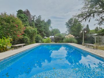 Casa en venta de 5 dormitorios - Funes