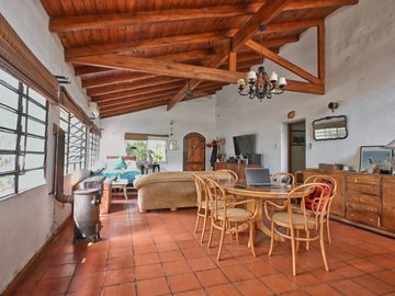 Casa en venta de 5 dormitorios - Funes