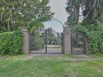 Casa en venta de 5 dormitorios - Funes