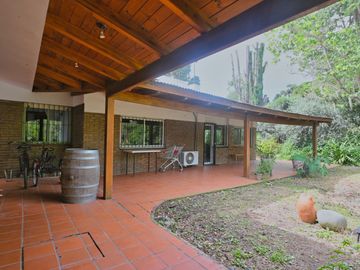 Casa en venta de 5 dormitorios - Funes