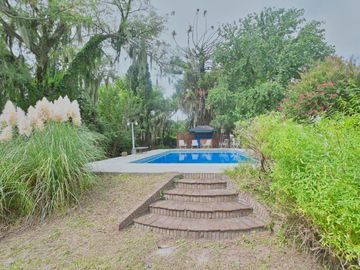 Casa en venta de 5 dormitorios - Funes