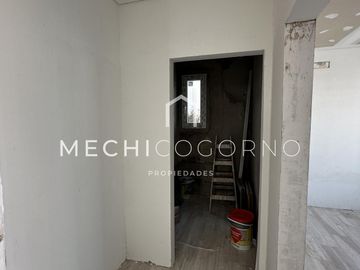 Casa en venta de 4 dormitorios a la laguna en Laguna Grande