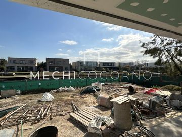 Casa en venta de 4 dormitorios a la laguna en Laguna Grande