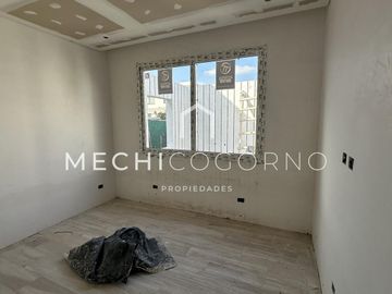 Casa en venta de 4 dormitorios a la laguna en Laguna Grande