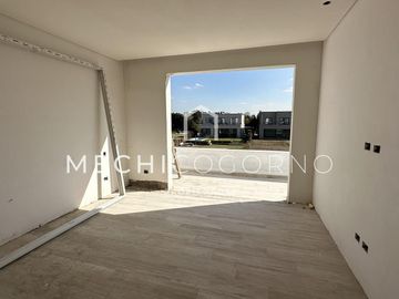 Casa en venta de 4 dormitorios a la laguna en Laguna Grande