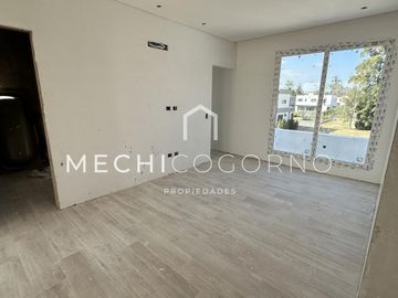 Casa en venta de 4 dormitorios a la laguna en Laguna Grande