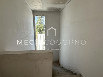 Casa en venta de 4 dormitorios a la laguna en Laguna Grande