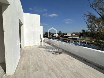 Casa en venta de 4 dormitorios a la laguna en Laguna Grande