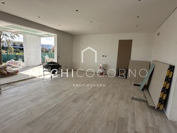 Casa en venta de 4 dormitorios a la laguna en Laguna Grande