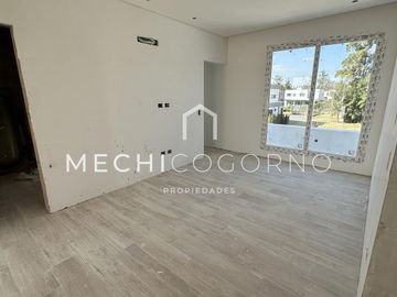 Casa en venta de 4 dormitorios a la laguna en Laguna Grande