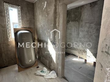 Casa en venta de 4 dormitorios a la laguna en Laguna Grande