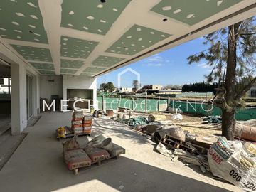 Casa en venta de 4 dormitorios a la laguna en Laguna Grande