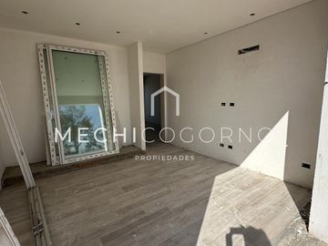 Casa en venta de 4 dormitorios a la laguna en Laguna Grande