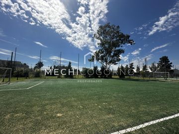 Casa en venta de 4 dormitorios a la laguna en Laguna Grande