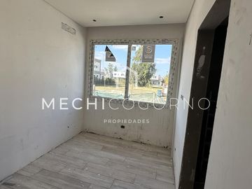 Casa en venta de 4 dormitorios a la laguna en Laguna Grande