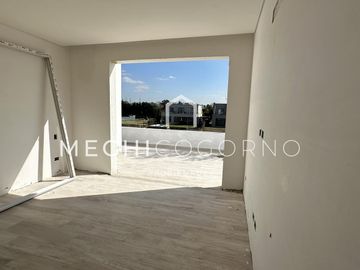 Casa en venta de 4 dormitorios a la laguna en Laguna Grande