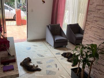 Se Vende Casa En Champagnat De Dos Pisos Comercial