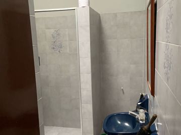 Se Vende Casa En Champagnat De Dos Pisos Comercial