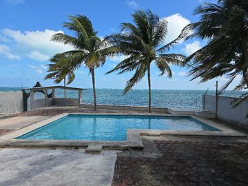 Casa de lujo en Venta Puerto Juárez en Cancún  frente al Mar,  8 recámaras