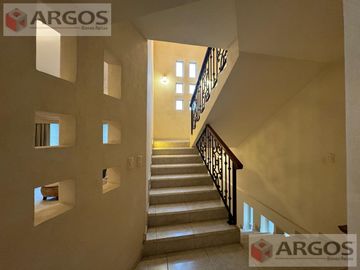CASA EN VENTA EN SIERRA ALTA 1ER SECTOR