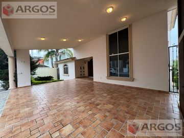 CASA EN VENTA EN SIERRA ALTA 1ER SECTOR