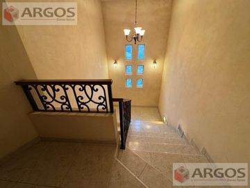 CASA EN VENTA EN SIERRA ALTA 1ER SECTOR