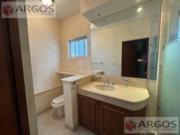 CASA EN VENTA EN SIERRA ALTA 1ER SECTOR