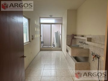CASA EN VENTA EN SIERRA ALTA 1ER SECTOR
