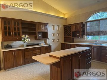 CASA EN VENTA EN SIERRA ALTA 1ER SECTOR