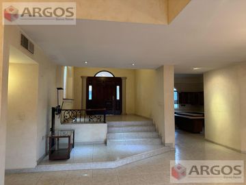 CASA EN VENTA EN SIERRA ALTA 1ER SECTOR