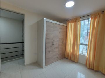 CASA EN VENTA PALMIRA BARRIO TULIPANES DE LA ITALIA AMPLIA  