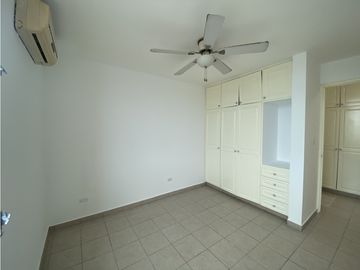 Oportunidad - VENTA de Apartamento en PH BLUE TOWER MIRAFLORES - LH