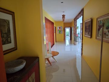 LUJOSA E IMPONENTE CASA EN FINCAS DE SAN VICENTE