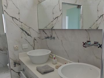 LUJOSA E IMPONENTE CASA EN FINCAS DE SAN VICENTE