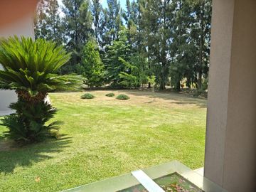 LUJOSA E IMPONENTE CASA EN FINCAS DE SAN VICENTE