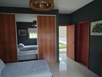 LUJOSA E IMPONENTE CASA EN FINCAS DE SAN VICENTE