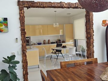 LUJOSA E IMPONENTE CASA EN FINCAS DE SAN VICENTE